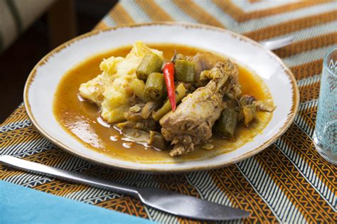 Estamos preparando tudo com muito carinho. Muamba - À Mesa Portuguesa