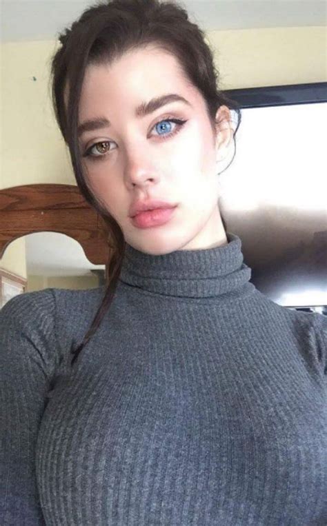 This 20 Year Old Model With Different Colored Eyes Is Blowing Up The Internet 23 Photos