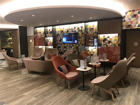 Hideaway lounge is an ideal spot to relax with a beer and a bite while watching sports. Paris Holiday Inn Express CDG Airport Review - Points with ...