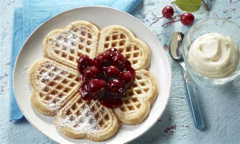 Sahne - Waffeln mit Kirschen Oppskrift