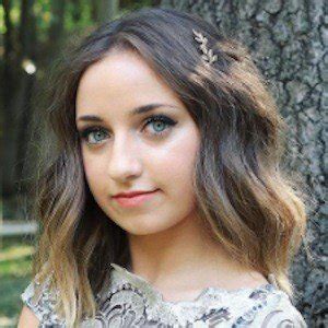 Her birthday, what she did before fame, her family life, fun trivia facts, popularity daughter of mindy mcknight and younger sister of identical twins brooklyn and bailey mcknight, all. Bailey McKnight - Bio, Facts, Family | Famous Birthdays