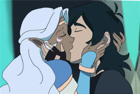 Keith And Princess Alluras Romantic Kiss Moment From Voltron Legendary