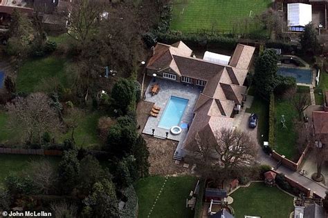 Mr lubbock, of harlow, essex, is found unconscious in the swimming pool at mr barrymore's. Michael Barrymore defends himself ahead of Stuart Lubbock ...