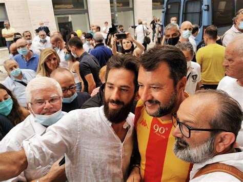 Matteo Salvini Senza Mascherina A Benevento E L Ira Di Mastella Le