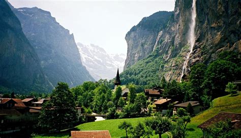 Rozkládá se na ploše 41 293 km2, počet. Proč české turisty láká Švýcarsko