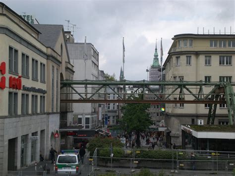 Alles über das wohnen und leben in elberfeld (wuppertal) von immobilienscout24 mit hilfreichen tipps und statistiken rund um das wohnumfeld. Das Gebäude der Bundesbahndirektion in Wuppertal-Elberfeld ...