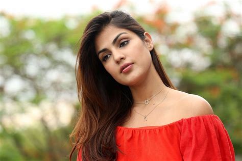 DESI ACTRESS PICTURES Rhea Chakraborty Displays Her Sexy Legs And