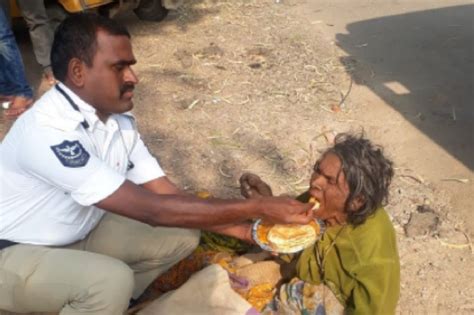 This Selfless Act Of Kindness By Hyderabad Cop Will Fill Your Hearts