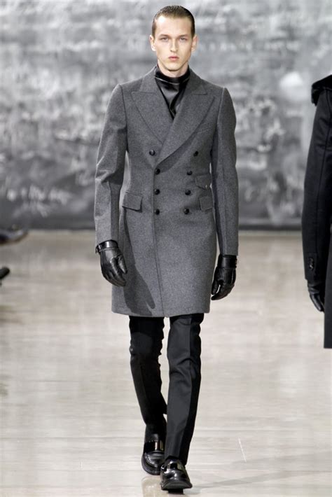 Yves saint laurent e pierre bergé fondano la loro griffe nel 1961, proponendo indimenticabili collezioni di abbigliamento, borse firmate e accessori. Yves Saint Laurent Fall/Winter 2012 | Paris Fashion Week | The Fashionisto