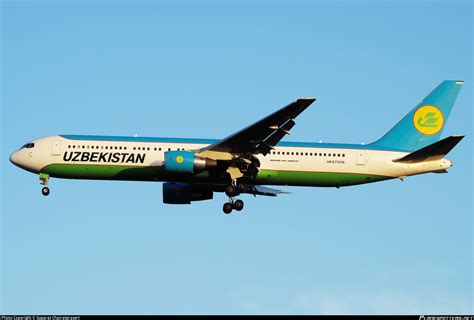 UK67006 Uzbekistan Airways Boeing 767-33PER Photo by Suparat