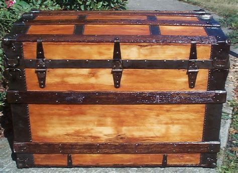 These trunks started appearing around 1880, and went well into the 1890s or early 1900s. 853 Restored Antique Trunks and Steamer Trunks For Sale ...