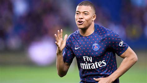 Milan do have the advantage to win against sampdoria as they have more valuable players, but it is never easy to predict a serie a's result as the level of teams has become so similar, especially when comparing between managers and players. Mbappé guarda Sampdoria-Milan e rimane stupito - FOTO