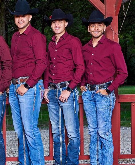 Pin By Brendaaaaaa On Vaqueros Chambelan Outfits Chambelanes Outfits Quince Dresses Mexican