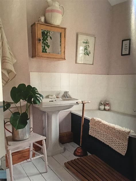 Beautiful Bathroom With Farrow And Balls Calamine Pink On The Walls