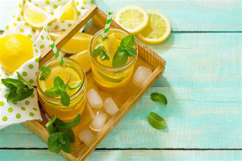 Acqua Detox Curcuma E Limone Una Ricetta Facile E Benefica