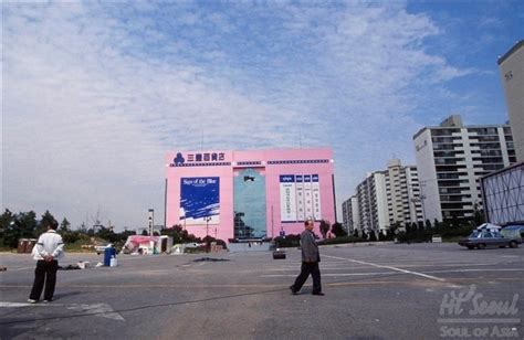 건축학과를 지망하는 학생으로서 평소 관심 있던 삼풍백화점 붕괴사건을 이번기회에 더 잘 알 수 있게 되어서 좋았습니다. 삼풍백화점 붕괴되기 전 찍힌 섬뜩한 사진들.. - 지식의 정석