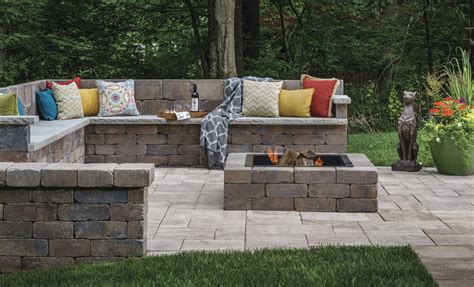 Designed for preventing soil and plant life from escaping or overrunning elevated terrains, retaining walls serve a dual purpose: Seat Wall Design Ideas - Outdoor Living by Belgard