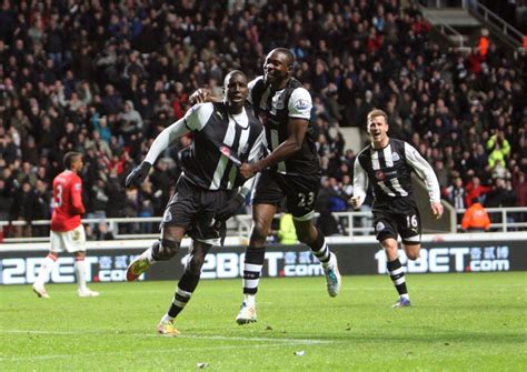 Demba ba 25 mayıs 1985, sevr doğumlu santrfor mevkinde forma giyen fransa doğumlu senegalli millî futbolcu. Newcastle's top seven strikers of the decade - Geordie ...
