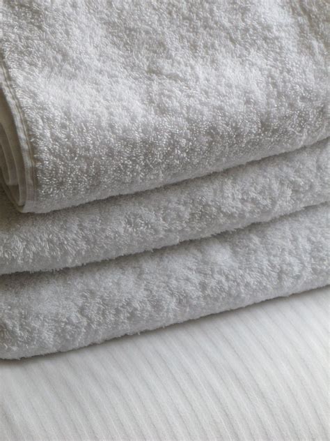 Fluffy White Bath Towels And Linen Sheets White Bath Towels Linen