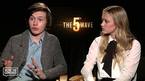 Exclusive Interview Maika Monroe And Nick Robinson Talk The 5th Wave Hd Youtube