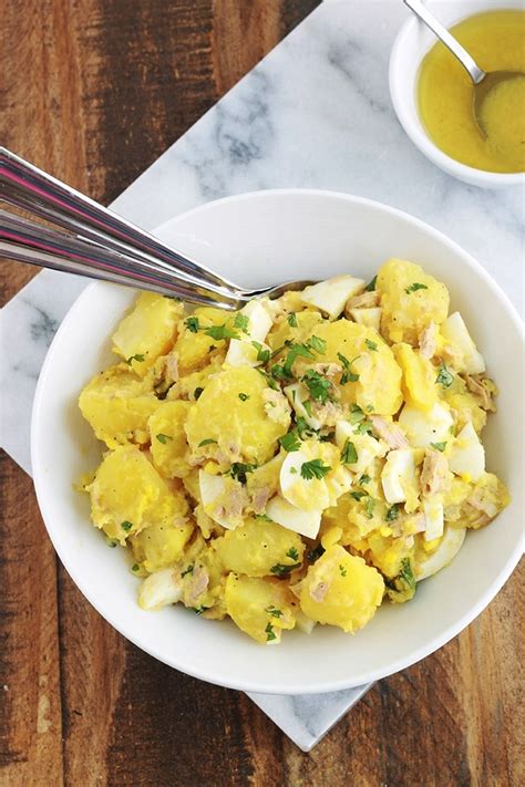 Salade de pommes de terre au thon et oeufs durs