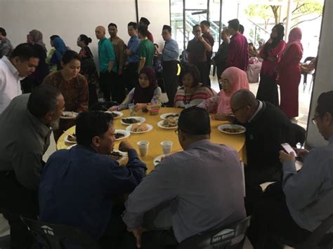 Hrmis 2.0 merupakan aplikasi pengurusan maklumat sumber manusia yang diuruskan oleh jabatan perkhidmatan awam (jpa) malaysia untuk mengautomasikan proses operasi pengurusan sumber manusia penjawat awam lebih sistematik dan berintegriti. Taklimat Unit Pengurusan Maklumat & ICT dan Sambutan ...
