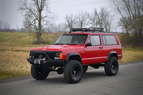 What Makes The Jeep Cherokee Xj A Favorite For Off Road Trails Among