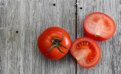 6 Amazing Beauty Benefits Of Tomatoes