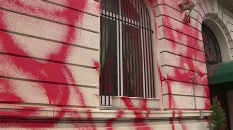 Russian Consulate Vandalized In Nyc Youtube