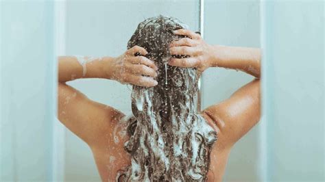 How Much Hair Loss In The Shower Is Normal Lor Al Paris