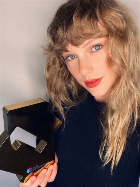 Taylor Swift First Star Since Bowie With Two Number 1 Albums In A Year