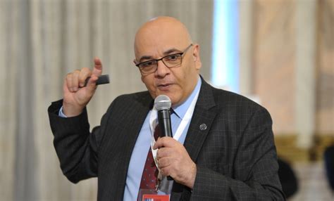 Raed arafat afirmă că nu avem încă o răspândire exponențială în țara noastră. Codrin Ștefănescu, atac jignitor la adresa lui Raed Arafat ...