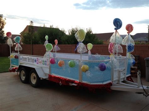 If you've been looking for new ways to dress up your lawn this holiday. Parade Floats are SWEET {giant candy} | Christmas parade ...