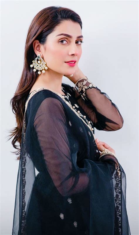 Pin By Sachin Naik On Aiza Khan Ayeza Khan Pakistani Models