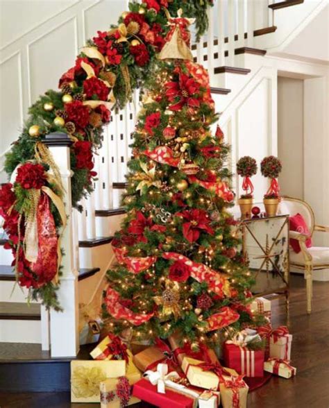 These iconic symbols of the holiday season usually come with their pots covered in red, green or gold foil paper. 25 Red And Gold Christmas Decorations Ideas You Can't Miss ...