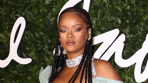 Rihanna Steps Down As Ceo Of Savage X Fenty News