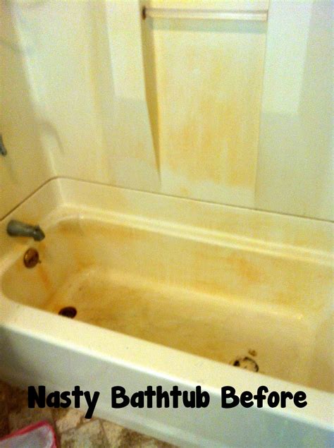 An expert guide that shows how to clean a porcelain enamel bathtub using different types of cleaners, with insight about which is best for each project. My Homemade Happiness: Nasty Rusted Bathtub Before & After