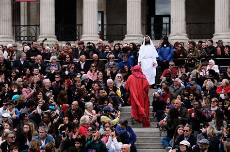 Pictures Crucifixion Of Jesus Recreated In Annual Central London
