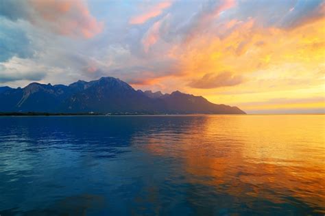 Premium Photo Leman Geneva Lake Sunset In Switzerland