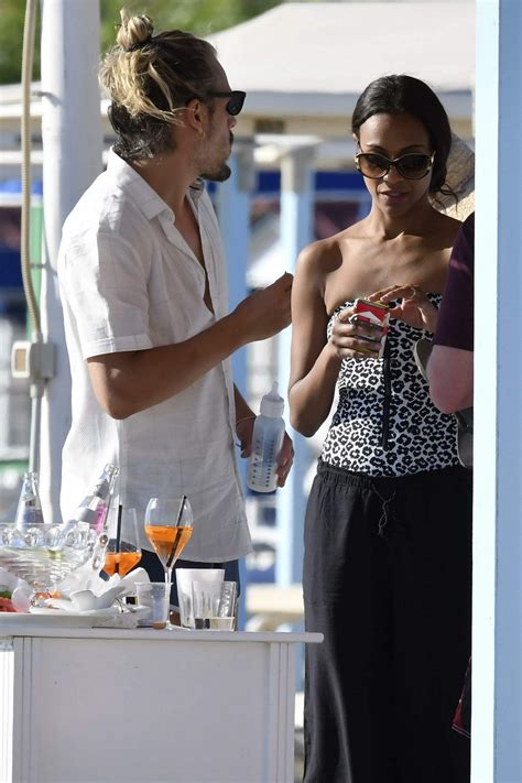 Zoe Saldana Sexy On Vacation Photos The Fappening