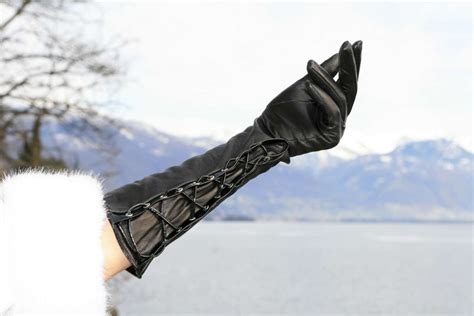 Unterarmlange Lederhandschuhe Mit Schnürung Miceli Gloves In Leather