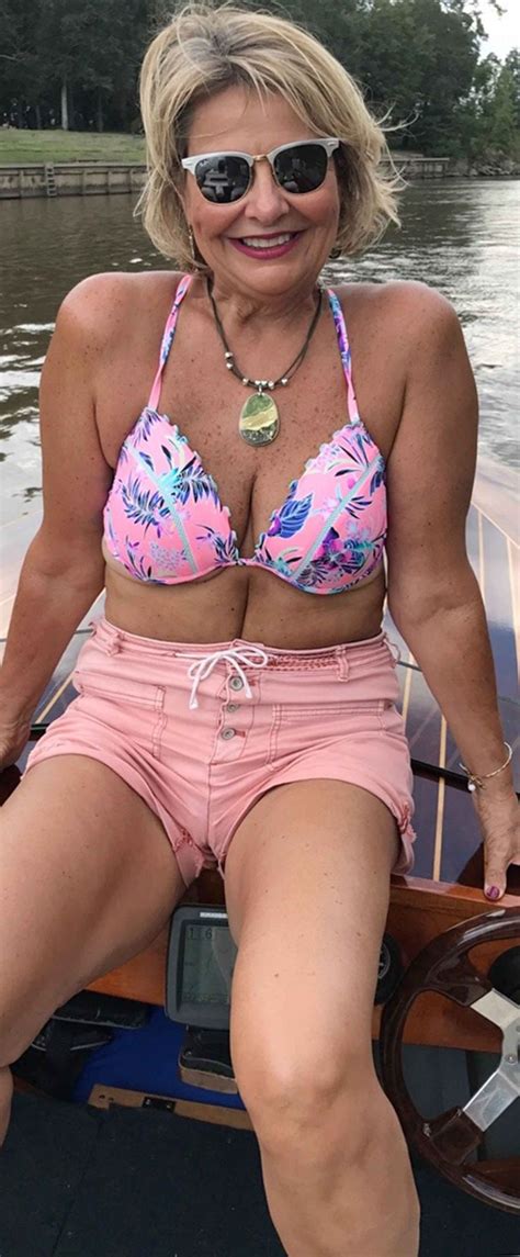 A housewife is typically tasked with keeping the home clean, preparing meals, and taking care of the children while her husband works to earn the family's money. 424 best Sexy Grandma images on Pinterest | Older women ...