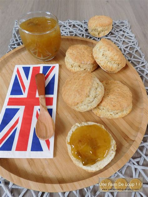 Un vrai délice avec son coulis de fruits rouges. Scones anglais en 2020 | Recette scones anglais, Recette ...