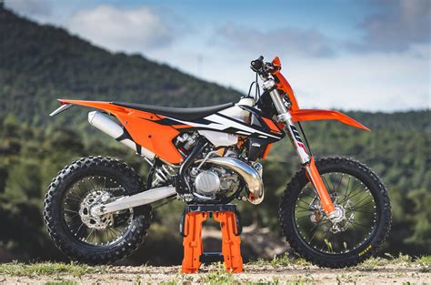 All of the bike wallpapers bellow have a minimum hd resolution (or 1920x1080 for the tech guys) and are easily downloadable by clicking the image and saving it. 3840x2539 ktm 300 exc 4k desktop backgrounds wallpaper | Motocross bikes, Ktm 690 enduro, Dirt bikes
