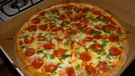 Most chains offer a 12 medium and a 14 large and will cut both if we'd had a 13 inch pizza, it would almost certainly have been cut into eight pieces. An Engineer Explains Why You Should Always Order the ...