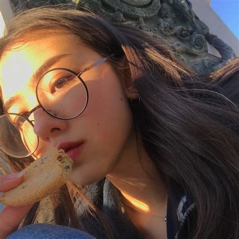 Yang jombloo tahan yahhh?… #random #random #amreading #books #wattpad. Ig: Coswel | Fotografía de chicas, Peinado ulzzang, Poses para fotografía de chicas