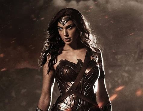 Batman V Superman Reveals Gal Gadot As Wonder Woman At 2014 Comic Con