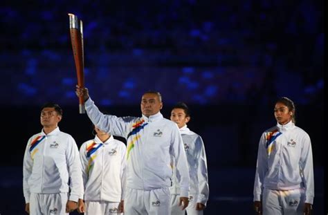 Persembahan oleh psslm sempena sukan sea kl 2017. "Tanpa Semangat Kenegaraan Jangan Sarung Baju Bendera ...