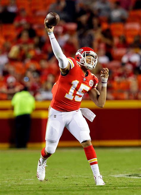 Mahomes patrick chiefs watkins sammy pat wallpapers kansas nfl football today throw far usa sports excited know cave complex isaiah. 31+ Patrick Mahomes iPhone Wallpapers on WallpaperSafari