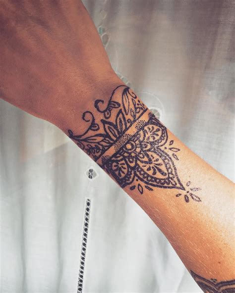 wrist and bracelet tattoos for women and men page 11 of 37 tattofit best tattoo blog